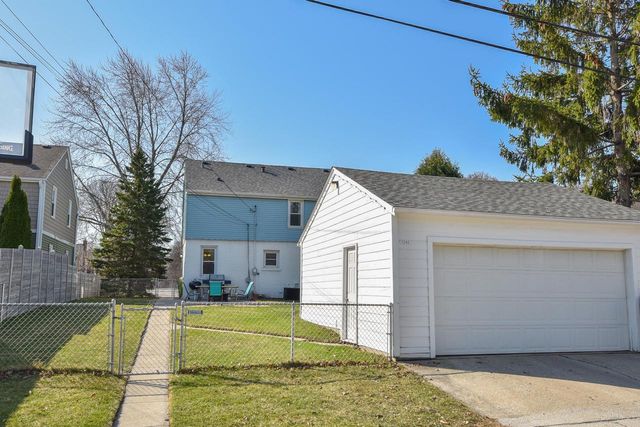 7242 W Bluemound ROAD, Wauwatosa, WI 53213