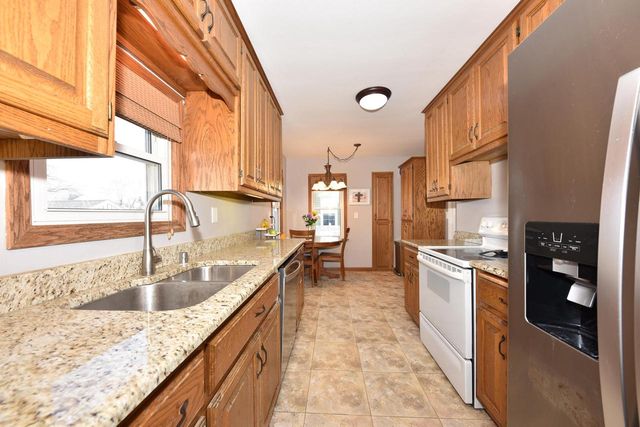 7242 W Bluemound ROAD, Wauwatosa, WI 53213