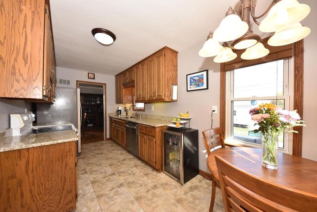 7242 W Bluemound ROAD, Wauwatosa, WI 53213