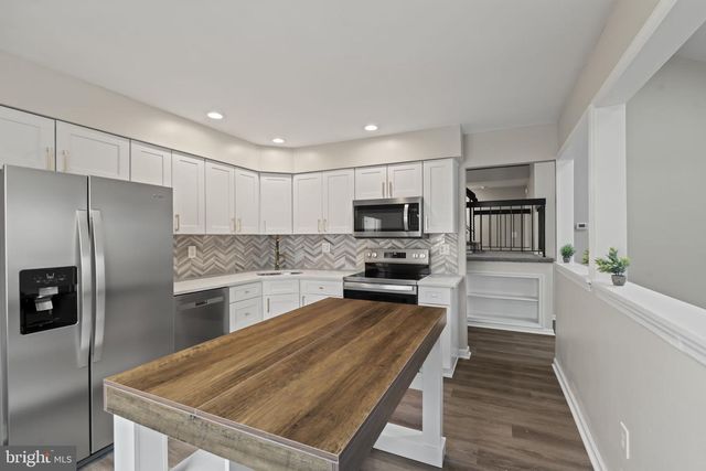 233 KEATS DR, Sicklerville, NJ 08081