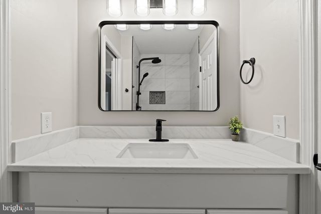 233 KEATS DR, Sicklerville, NJ 08081