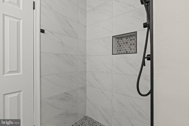 233 KEATS DR, Sicklerville, NJ 08081