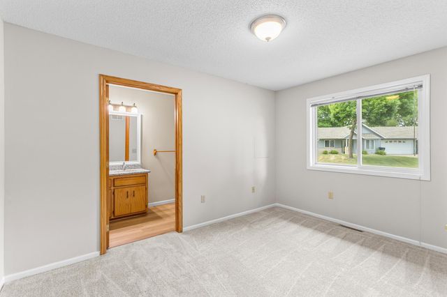 659 Belland Avenue, Vadnais Heights, MN 55127
