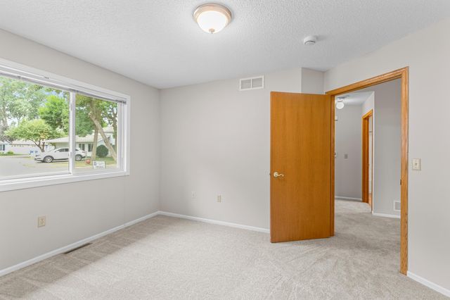 659 Belland Avenue, Vadnais Heights, MN 55127