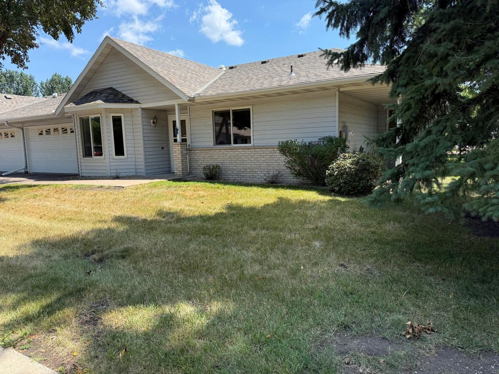 659 Belland Avenue, Vadnais Heights, MN 55127