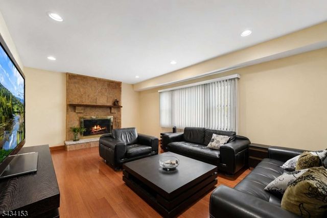 1 Winchester Dr, Scotch Plains Twp., NJ 07076