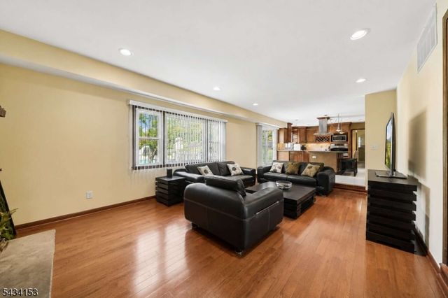1 Winchester Dr, Scotch Plains Twp., NJ 07076