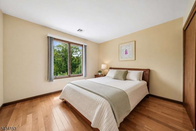 1 Winchester Dr, Scotch Plains Twp., NJ 07076
