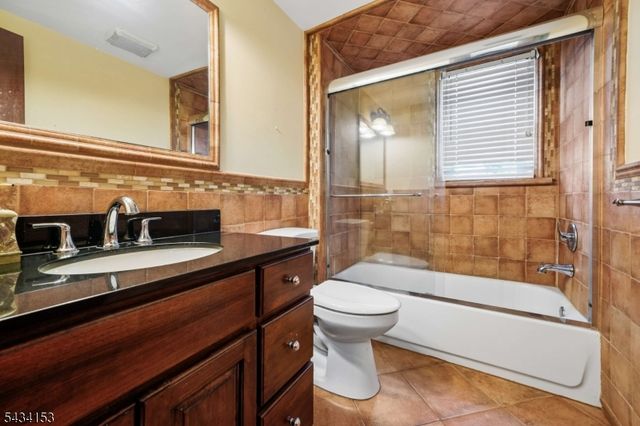 1 Winchester Dr, Scotch Plains Twp., NJ 07076