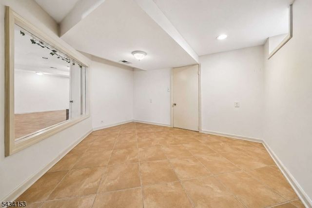 1 Winchester Dr, Scotch Plains Twp., NJ 07076