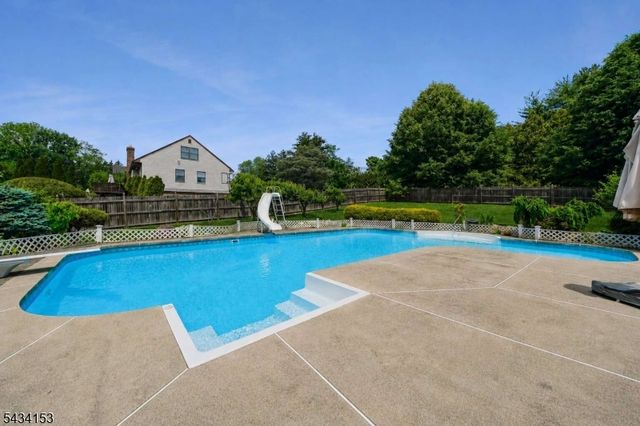 1 Winchester Dr, Scotch Plains Twp., NJ 07076