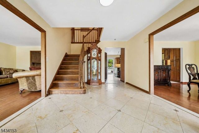 1 Winchester Dr, Scotch Plains Twp., NJ 07076