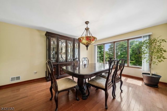 1 Winchester Dr, Scotch Plains Twp., NJ 07076