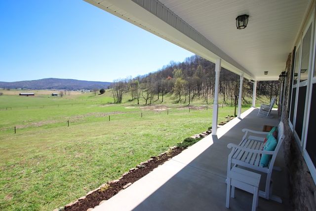 4134 Hickory Valley Rd, Sparta, TN 38583