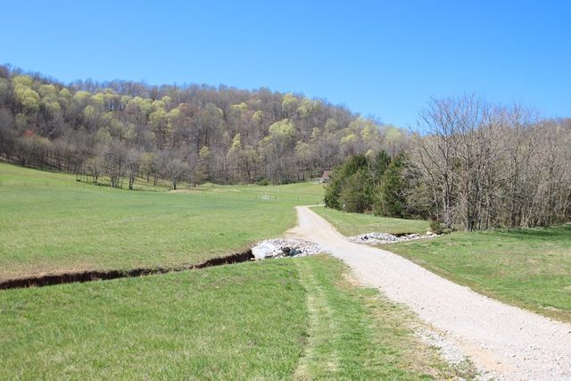 4134 Hickory Valley Rd, Sparta, TN 38583