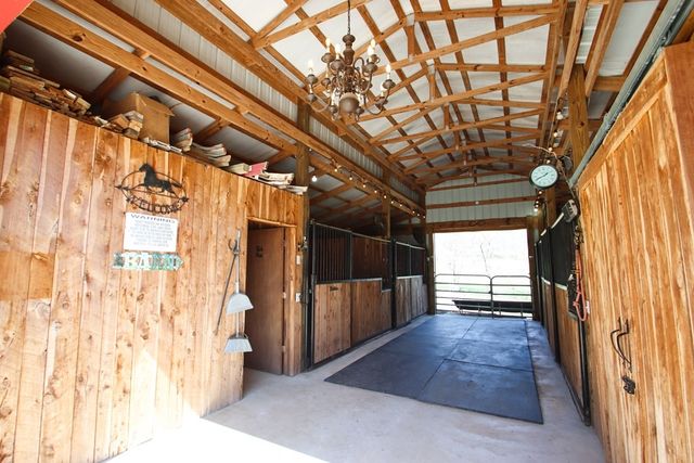 4134 Hickory Valley Rd, Sparta, TN 38583