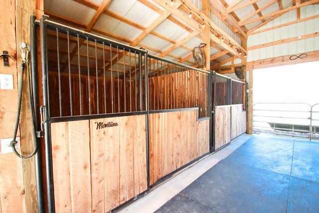 4134 Hickory Valley Rd, Sparta, TN 38583