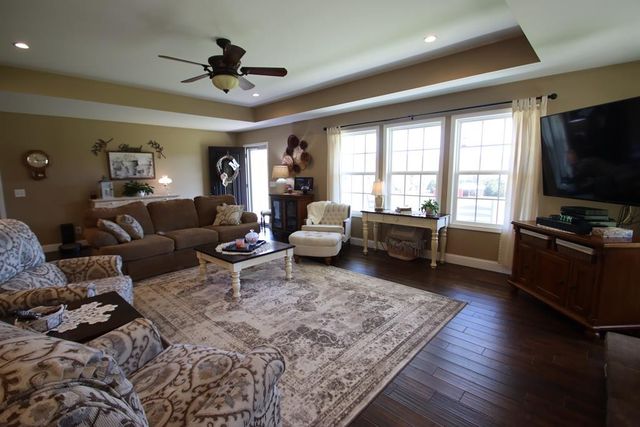 4134 Hickory Valley Rd, Sparta, TN 38583