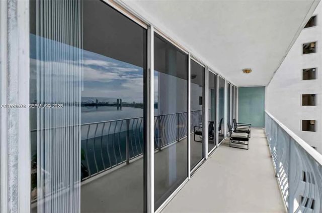 7601 E Treasure Dr 2222, North Bay Village, FL 33141