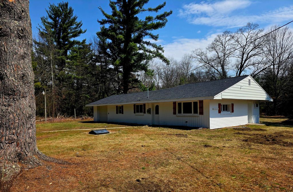 3696 S Locust Avenue, Newaygo, MI 49337