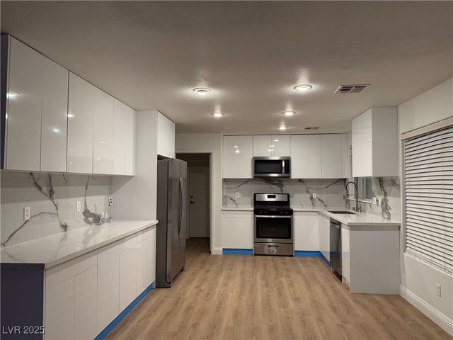 8608 Hidden Pines Avenue, Las Vegas, NV 89143