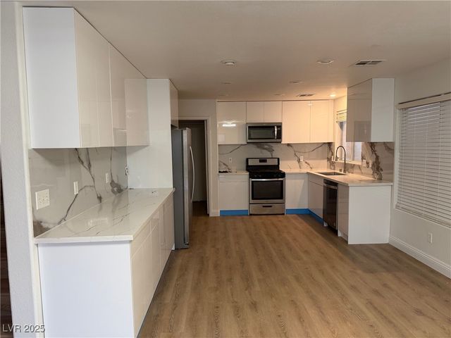 8608 Hidden Pines Avenue, Las Vegas, NV 89143