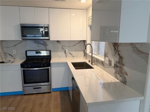 8608 Hidden Pines Avenue, Las Vegas, NV 89143