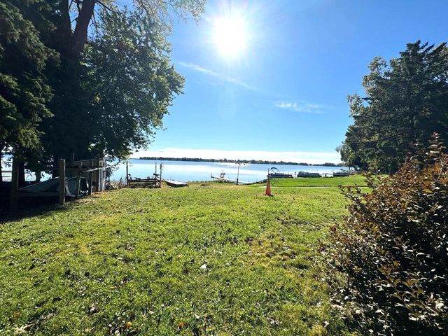 N9384 Idle Hour Drive, Randolph, WI 53956