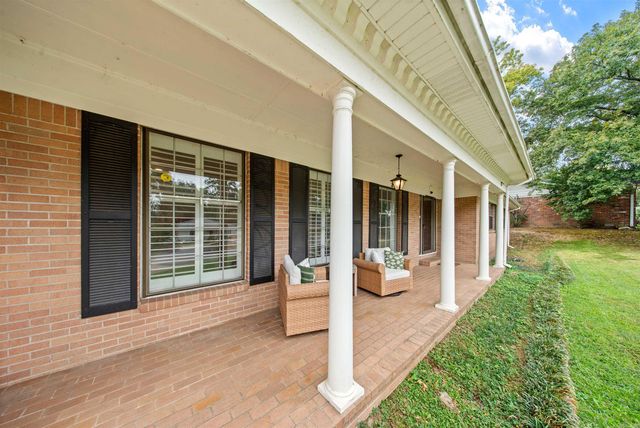 21 Shore Point Road, North Little Rock, AR 72116