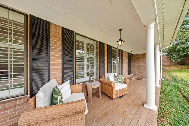 21 Shore Point Road, North Little Rock, AR 72116