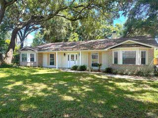 3202 Swan Ln, Pensacola, FL 32504