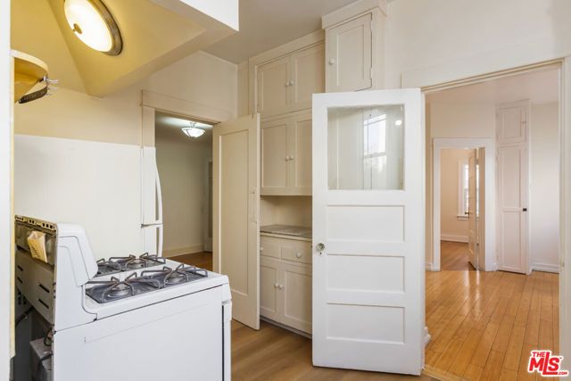 955 S Highland Avenue, Los Angeles, CA 90036