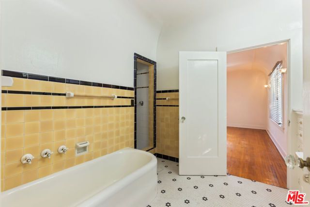 955 S Highland Avenue, Los Angeles, CA 90036