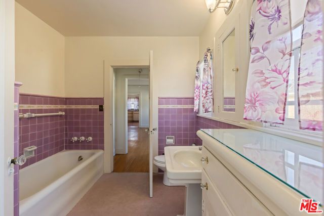 955 S Highland Avenue, Los Angeles, CA 90036