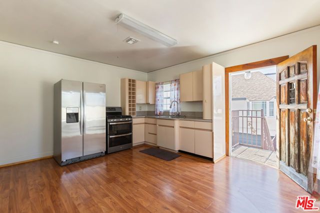 955 S Highland Avenue, Los Angeles, CA 90036