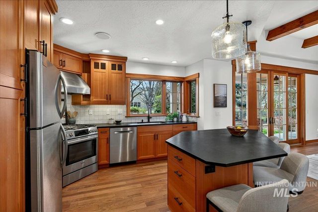 9193 W Beachside Ln, Garden City, ID 83714