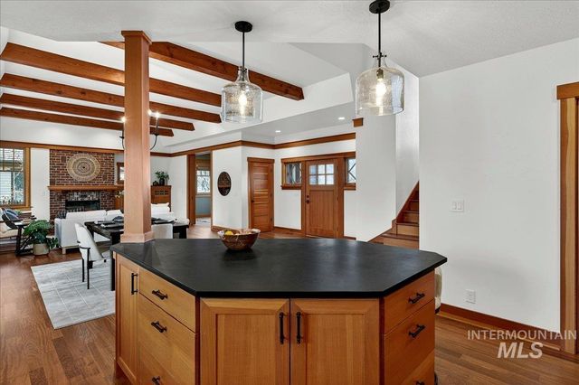 9193 W Beachside Ln, Garden City, ID 83714