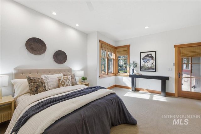 9193 W Beachside Ln, Garden City, ID 83714