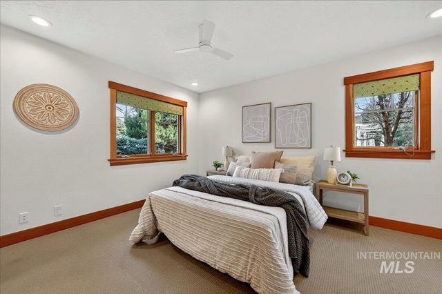 9193 W Beachside Ln, Garden City, ID 83714