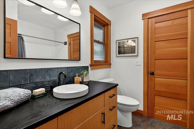 9193 W Beachside Ln, Garden City, ID 83714