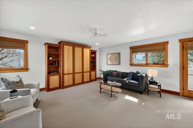 9193 W Beachside Ln, Garden City, ID 83714