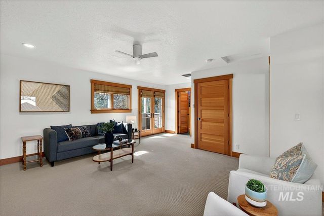 9193 W Beachside Ln, Garden City, ID 83714