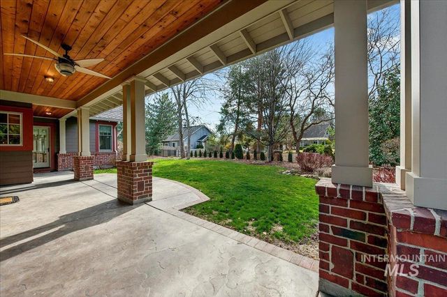 9193 W Beachside Ln, Garden City, ID 83714