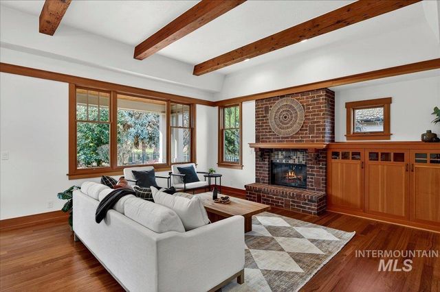 9193 W Beachside Ln, Garden City, ID 83714