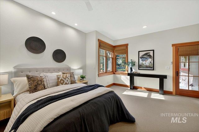 9193 W Beachside Ln, Garden City, ID 83714