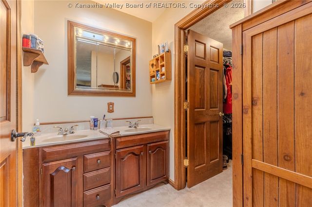 3 Charlo Acres Drive, Hurricane, WV 25526