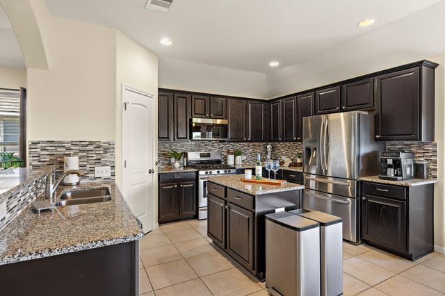 5717 Scenic Lake DR, Georgetown, TX 78626