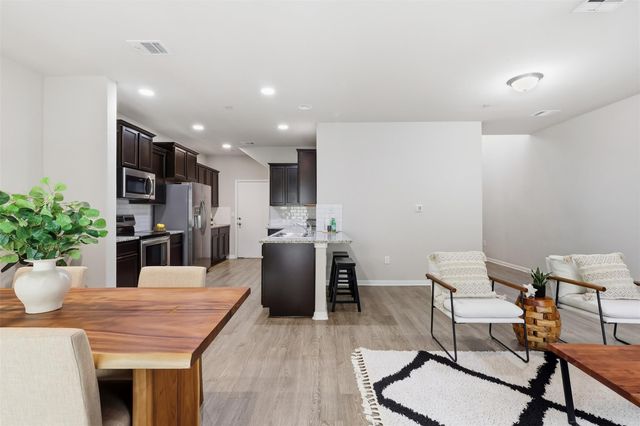 516 E Slaughter LN 2303, Austin, TX 78744