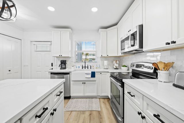 2400 NE 36th Street 3, Lighthouse Point, FL 33064