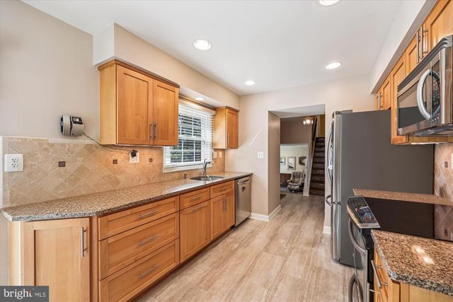 9013 WANDERING TRAIL DR, Potomac, MD 20854